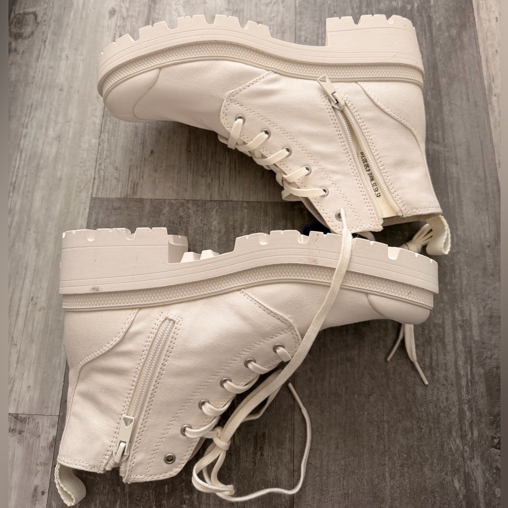 Palladium Women's Twill White Canvas Lug-Sole Boot NWB - Picture 5 of 10